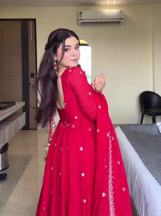 Crimson Harmony Embroidered Anarkali Set-serann