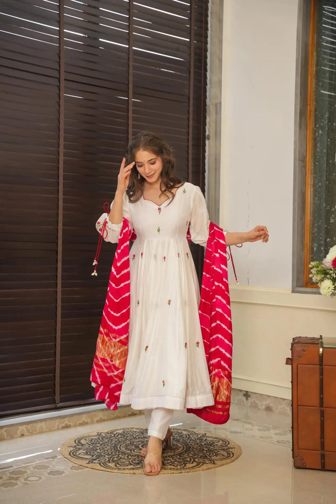 Ivory Grace Embroidered Anarkali Set-serann