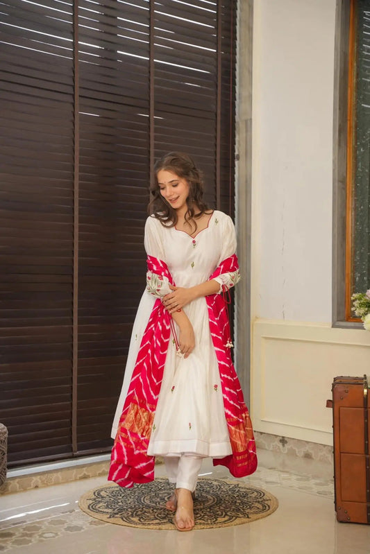 Ivory Grace Embroidered Anarkali Set-serann