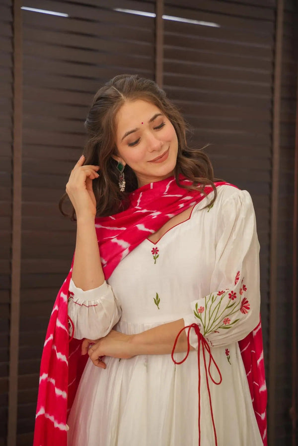 Ivory Grace Embroidered Anarkali Set-serann
