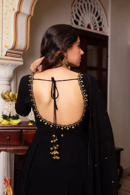 Midnight Black Embroidered Anarkali Set-serann