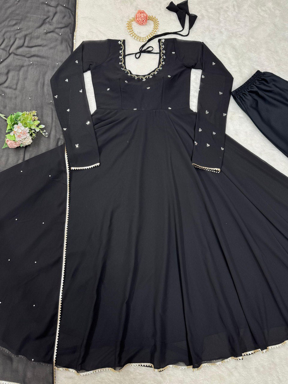 Midnight Black Embroidered Anarkali Set-serann