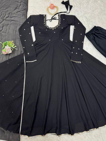 Midnight Black Embroidered Anarkali Set-serann
